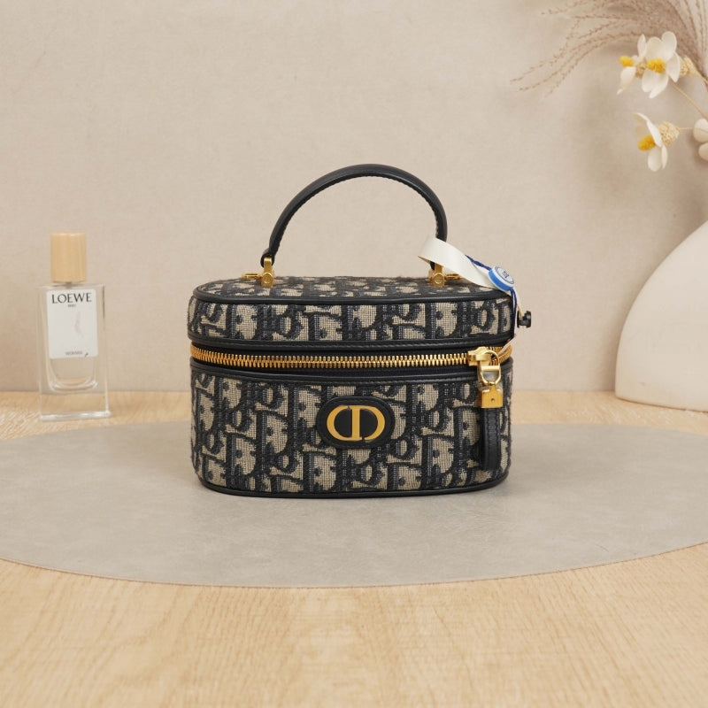 30 Montaigne Mini Vanity Case Blue Dior Oblique Jacquard – 4EverLux