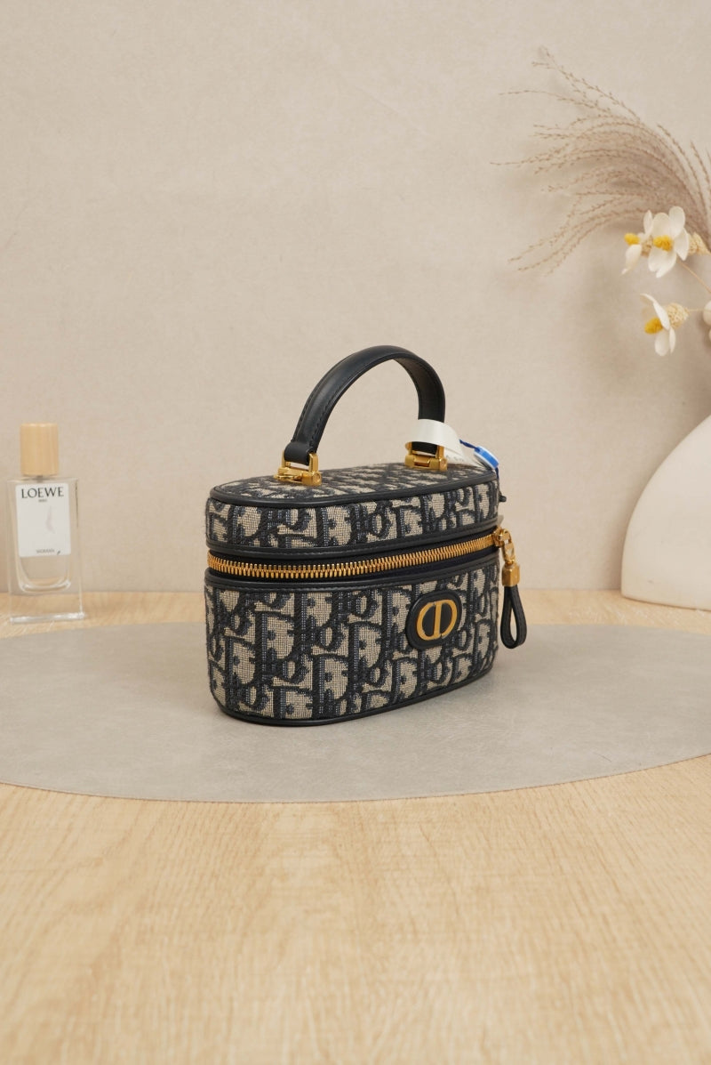 30 Montaigne Mini Vanity Case Blue Dior Oblique Jacquard
