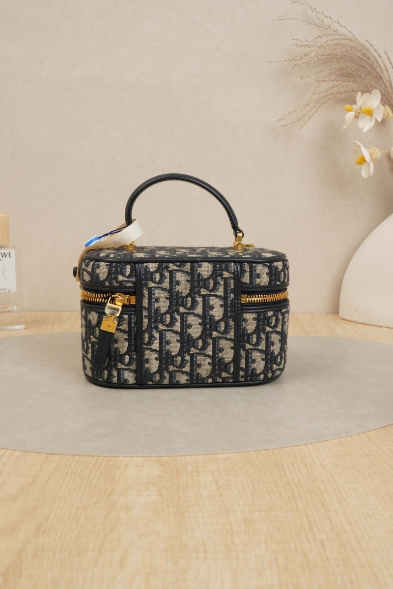 30 Montaigne Mini Vanity Case Blue Dior Oblique Jacquard