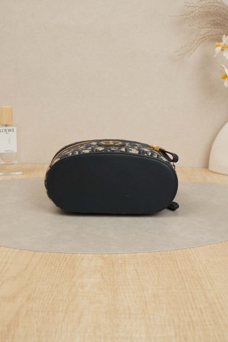 30 Montaigne Mini Vanity Case Blue Dior Oblique Jacquard