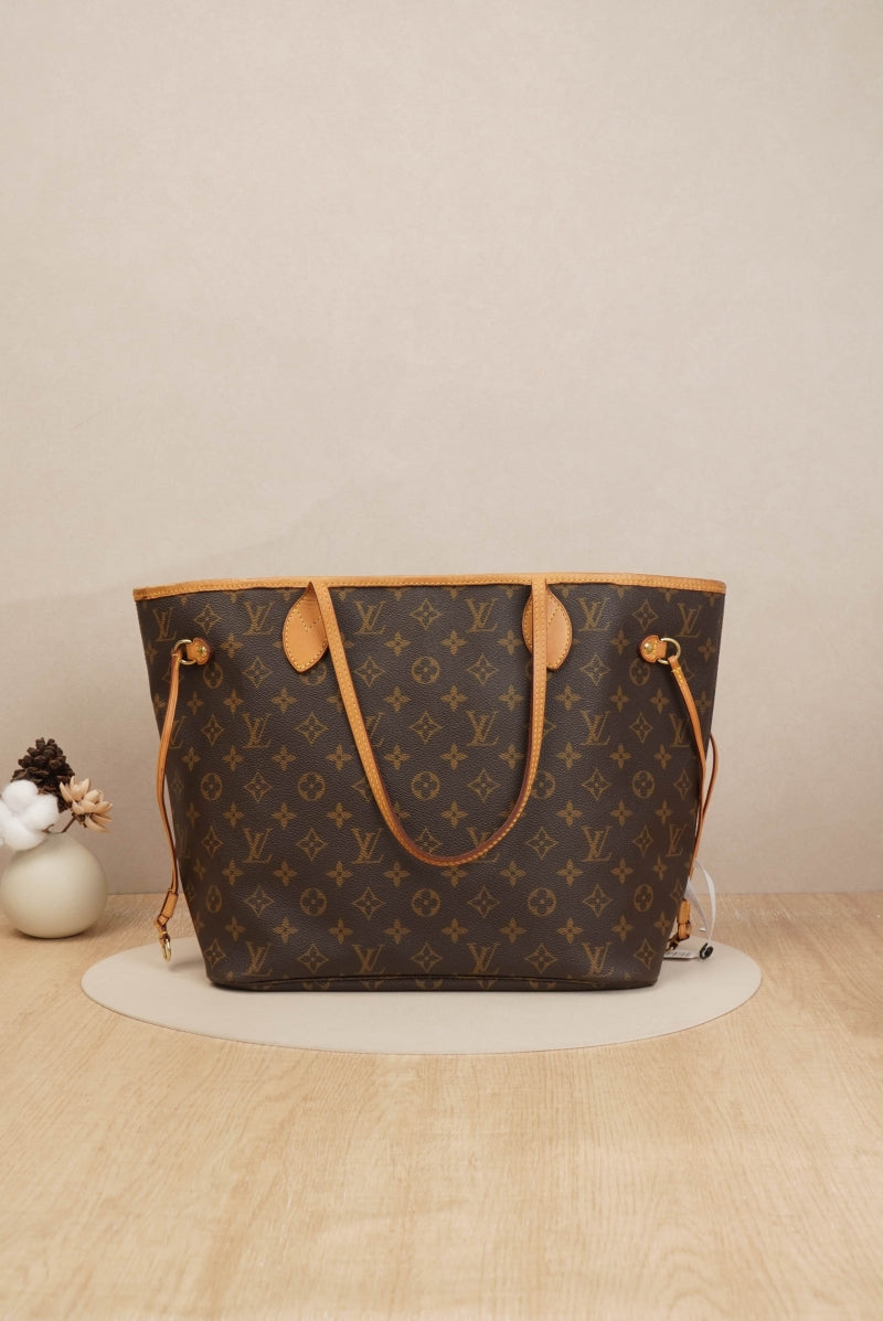 Louis Vuitton Neverfull MM Tote Bag Monogram