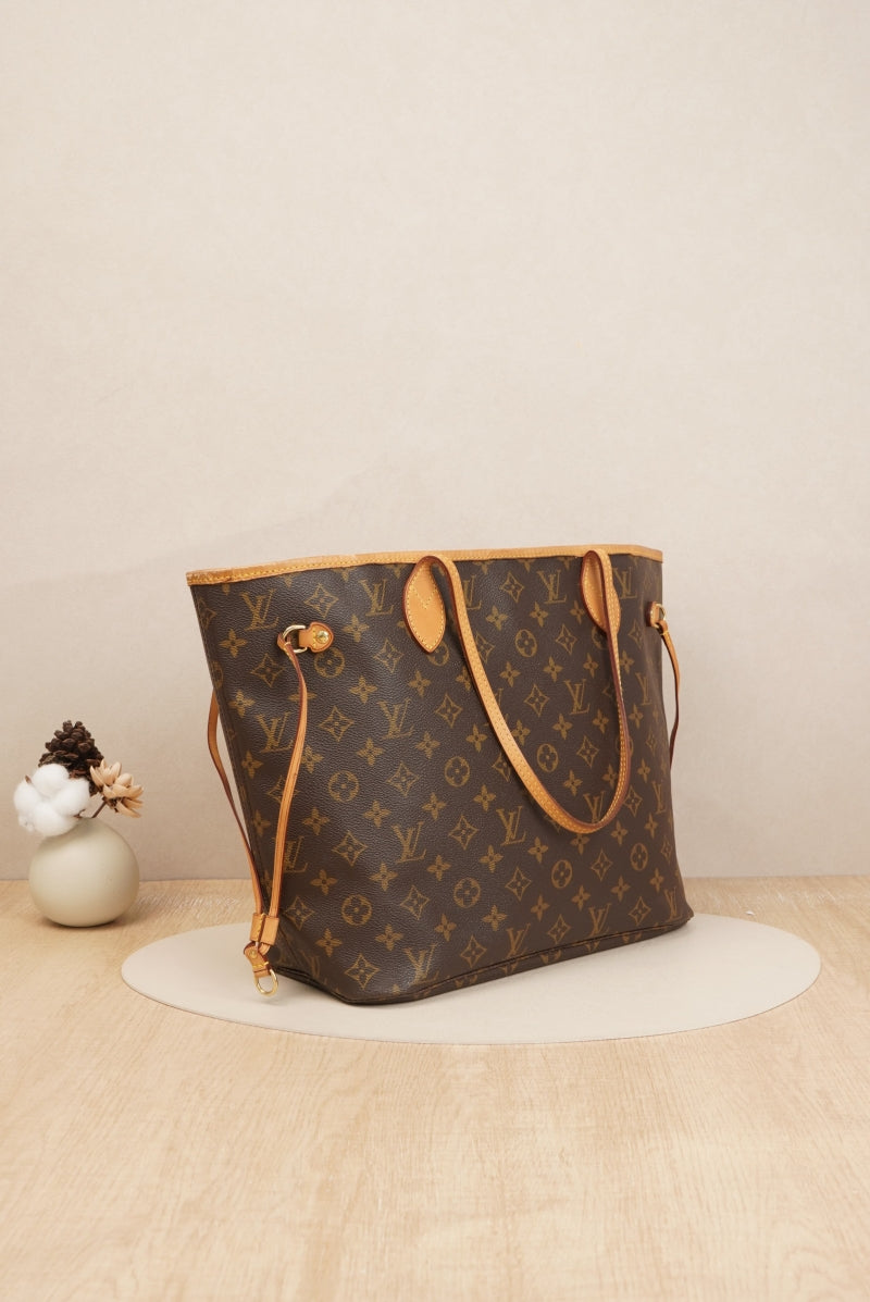 Louis Vuitton Neverfull MM Tote Bag Monogram