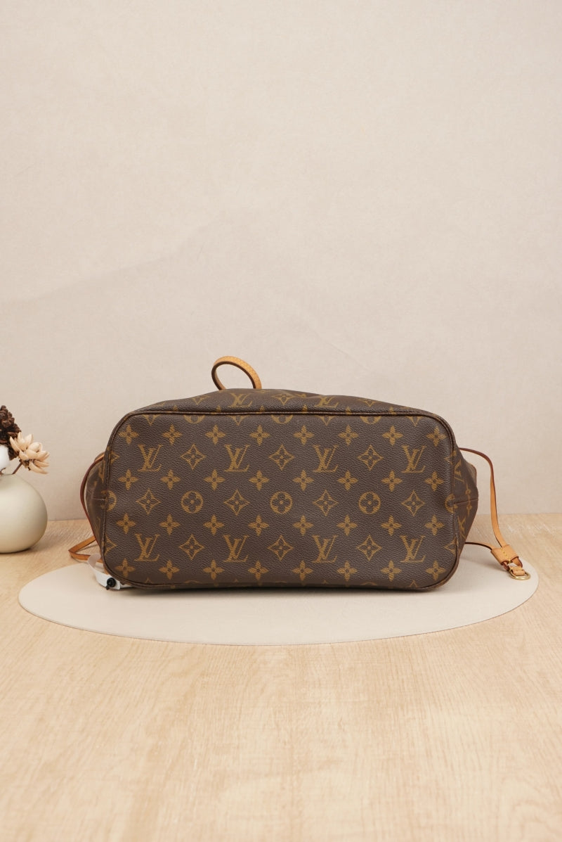 Louis Vuitton Neverfull MM Tote Bag Monogram