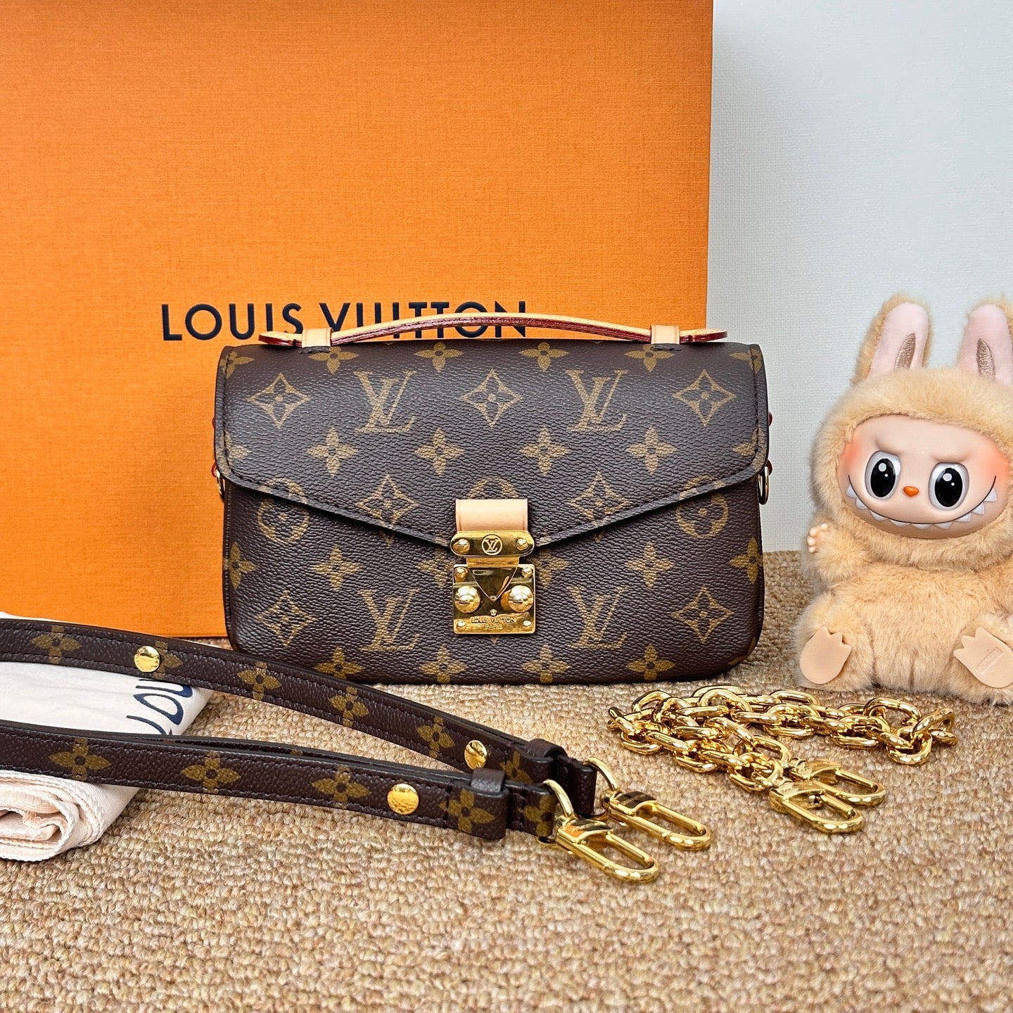 M46279 Pochette Métis East West in Monogram Canvas