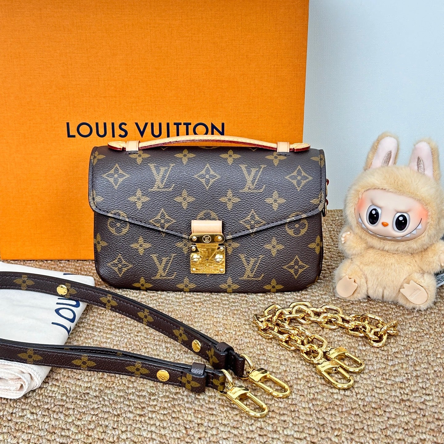 M46279 Pochette Métis East West in Monogram Canvas