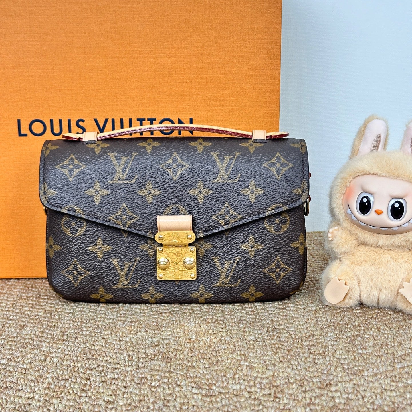 M46279 Pochette Métis East West in Monogram Canvas