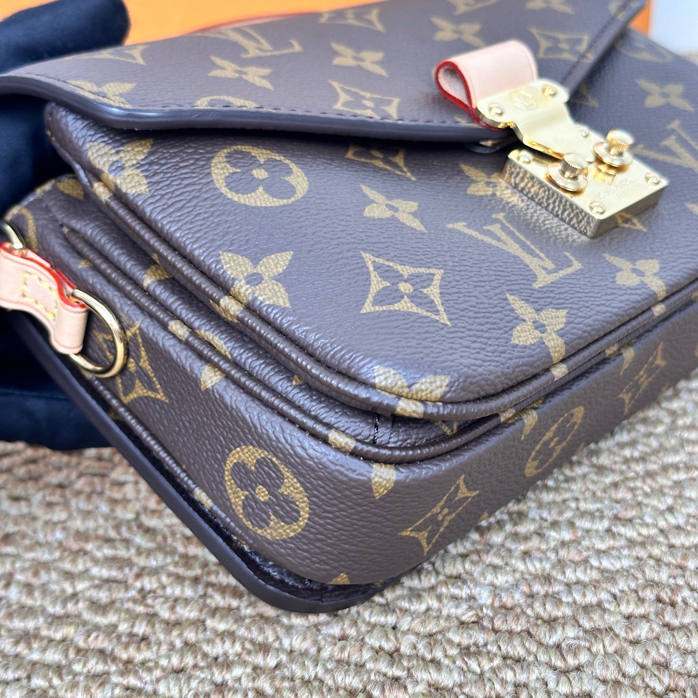 M46279 Pochette Métis East West in Monogram Canvas