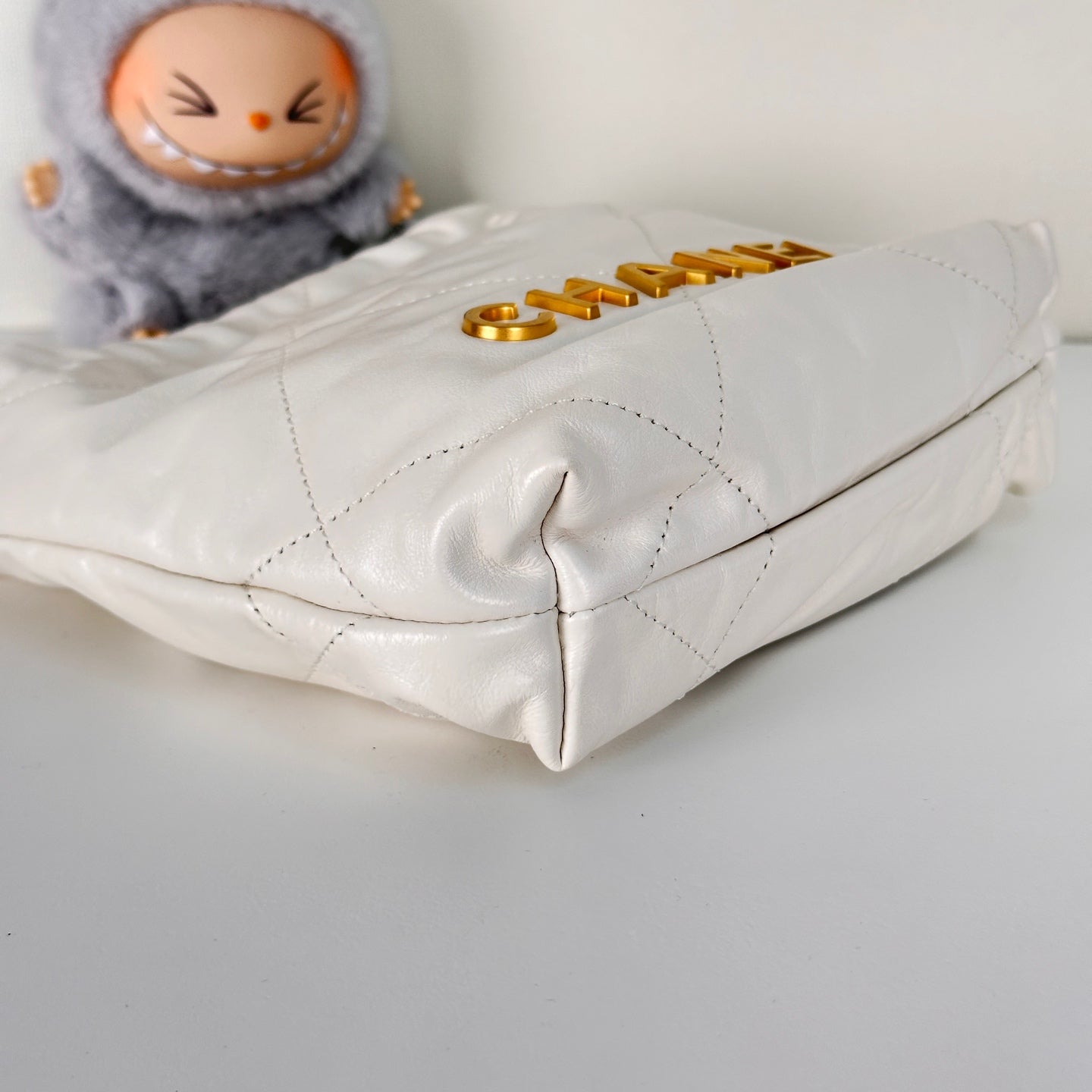 22 Mini Handbag in Shiny Grained Calfskin & Gold-Tone Metal