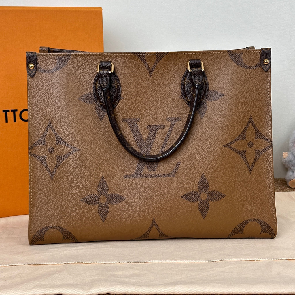 Louis Vuitton Onthego Medium Tote Bag in Monogram Canvas M45321