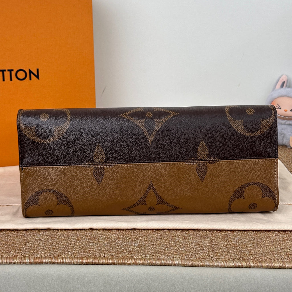 Louis Vuitton Onthego Medium Tote Bag in Monogram Canvas M45321