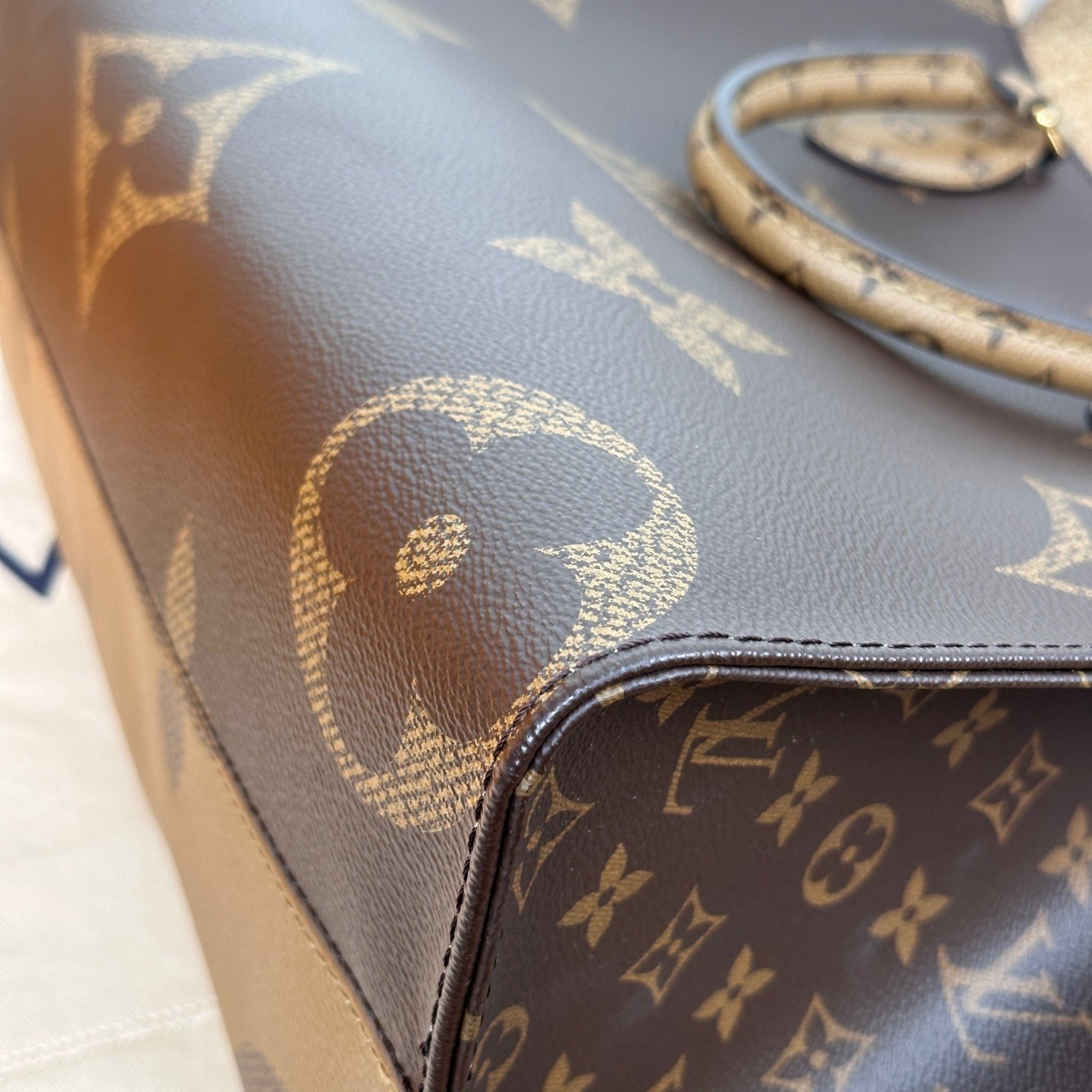 Louis Vuitton Onthego Medium Tote Bag in Monogram Canvas M45321