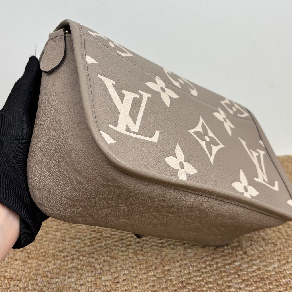 Louis Vuitton Diane Bag in Empreinte Leather M46583