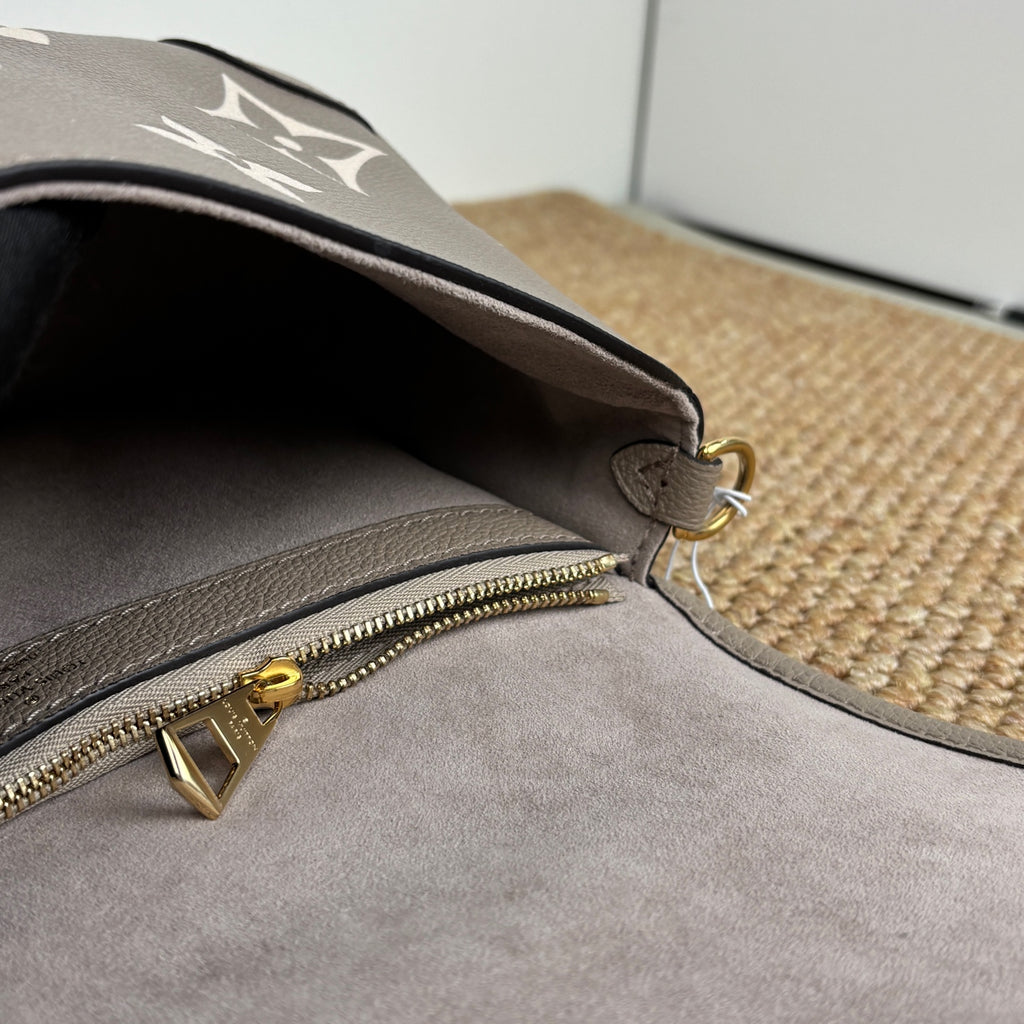 Louis Vuitton Diane Bag in Empreinte Leather M46583
