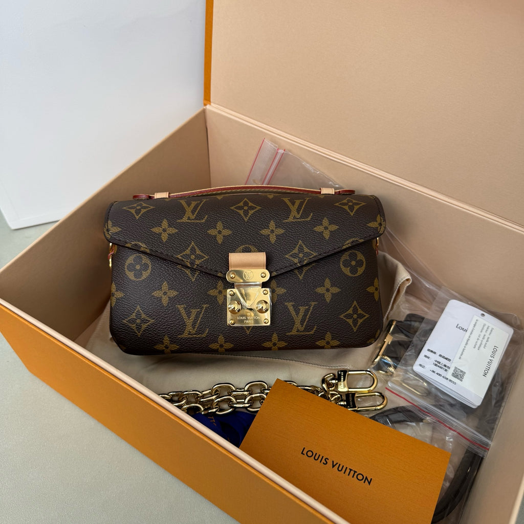Louis Vuitton Pochette Métis East West in Monogram Canvas M46279