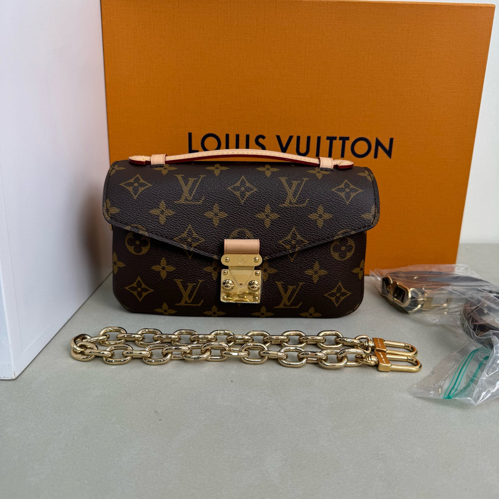 Louis Vuitton Pochette Métis East West in Monogram Canvas M46279