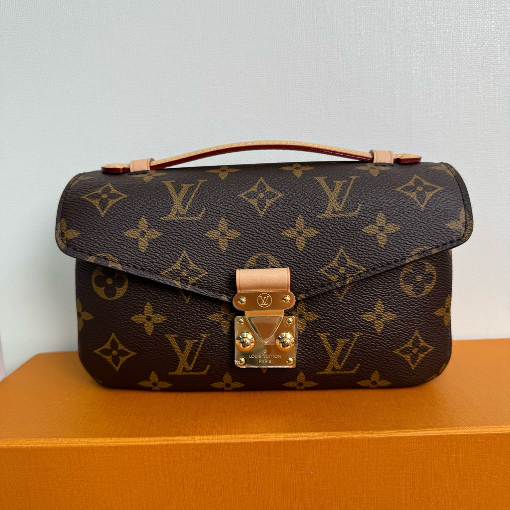 Louis Vuitton Pochette Métis East West in Monogram Canvas M46279