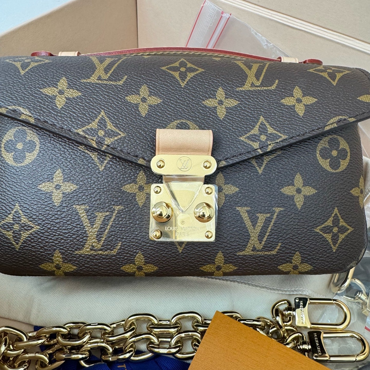 Louis Vuitton Pochette Métis East West in Monogram Canvas M46279