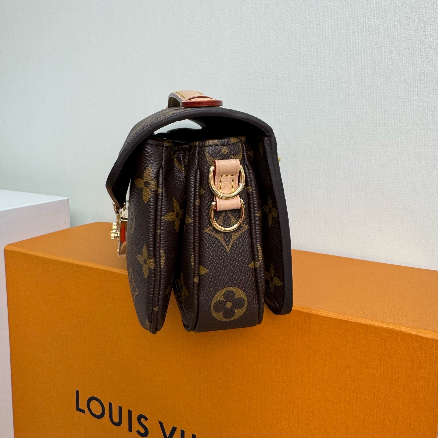 Louis Vuitton Pochette Métis East West in Monogram Canvas M46279