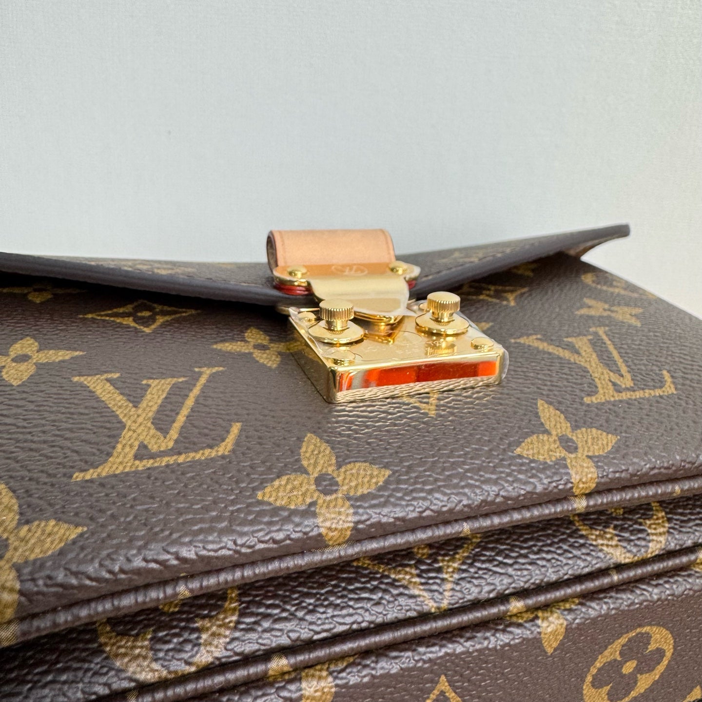 Louis Vuitton Pochette Métis East West in Monogram Canvas M46279
