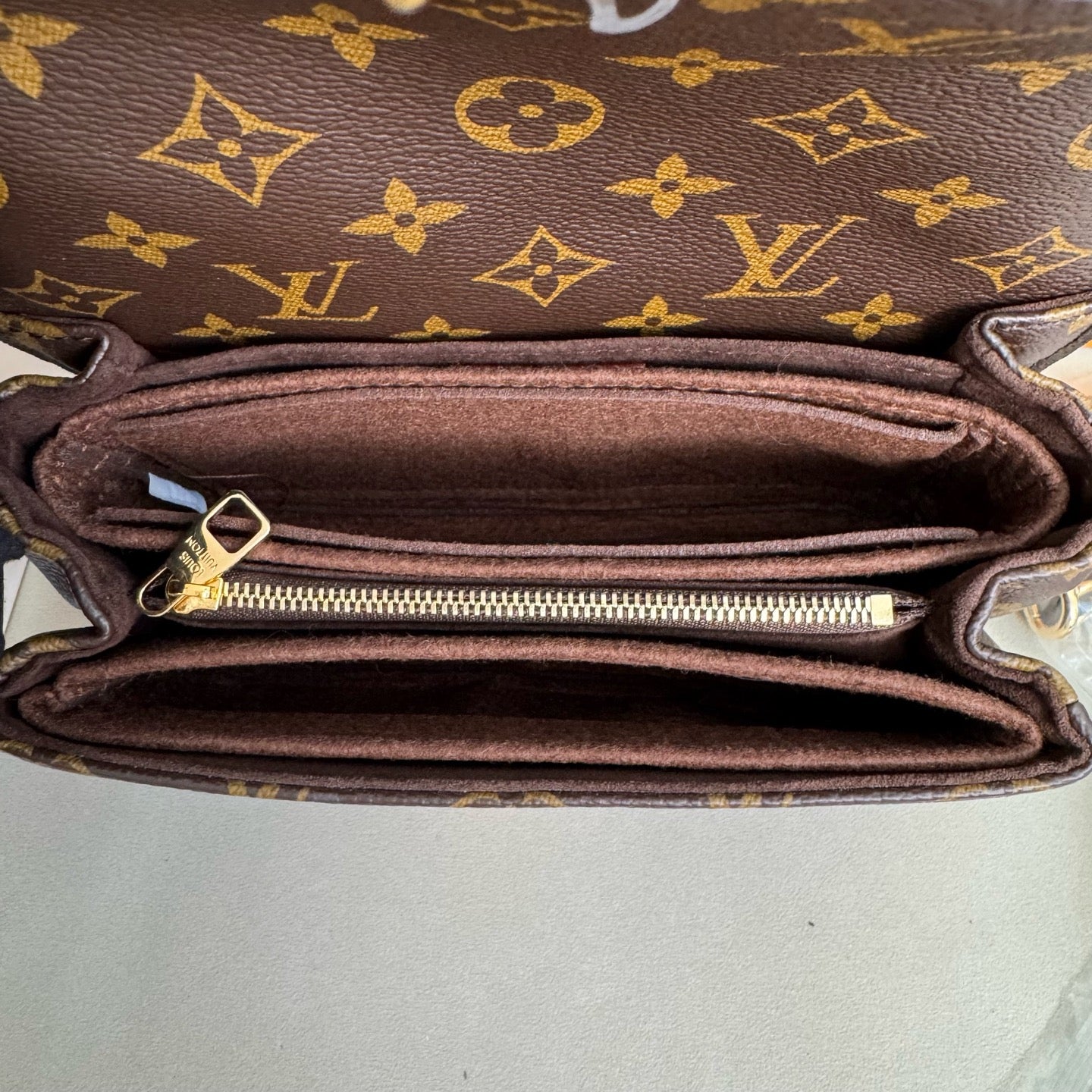 Louis Vuitton Pochette Métis East West in Monogram Canvas M46279