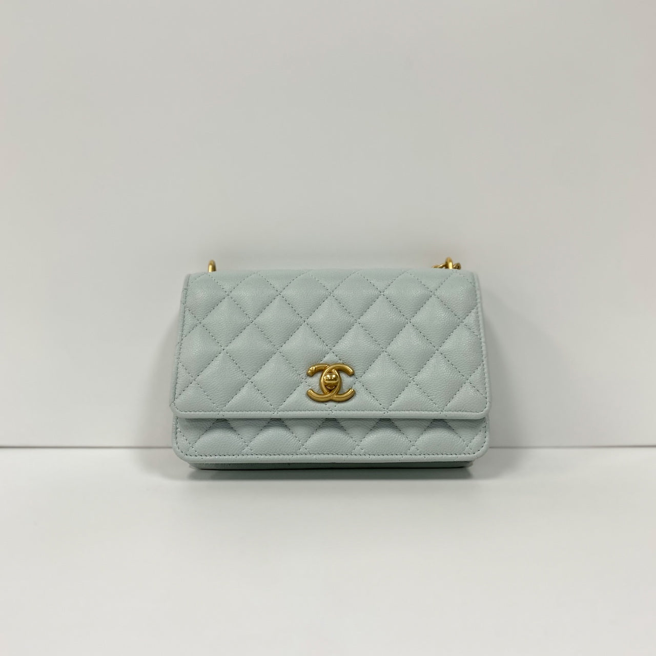 Chanel woc camellia Wallet On Chain in Grained Calfskin & Gold-Tone Metal
