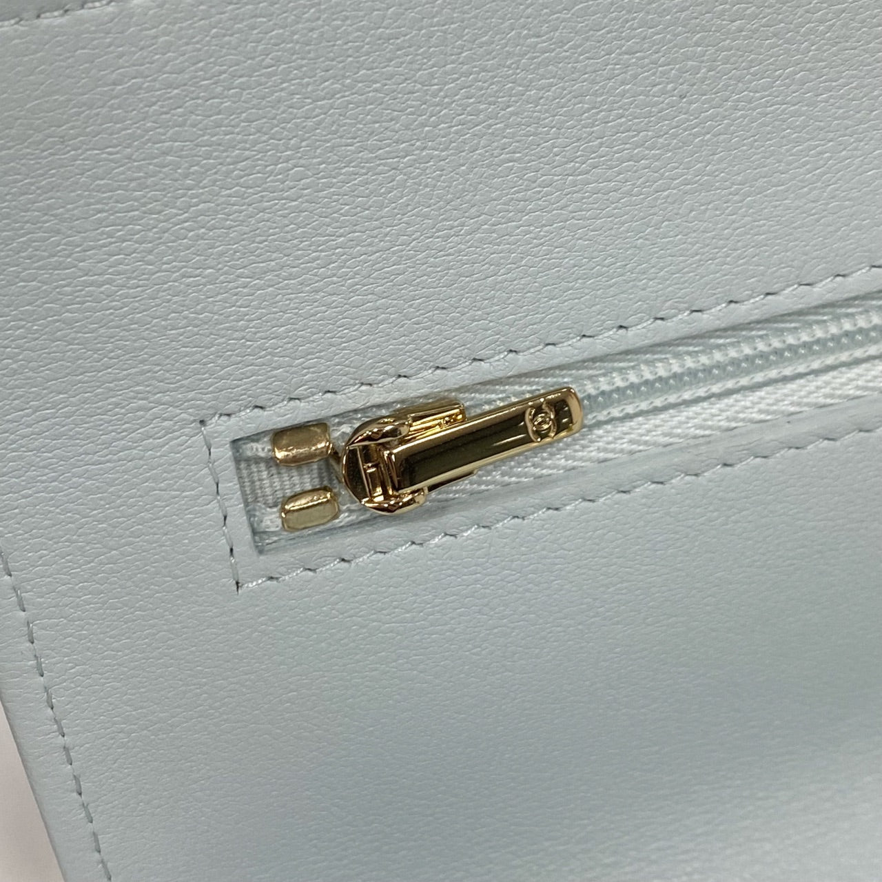 Chanel woc camellia Wallet On Chain in Grained Calfskin & Gold-Tone Metal