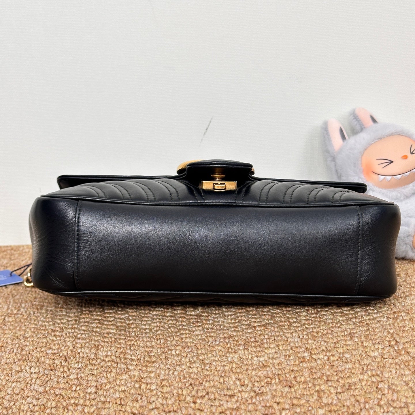 Gucci GG Marmont medium shoulder bag in black matelassé chevron leather 837267AAE381000