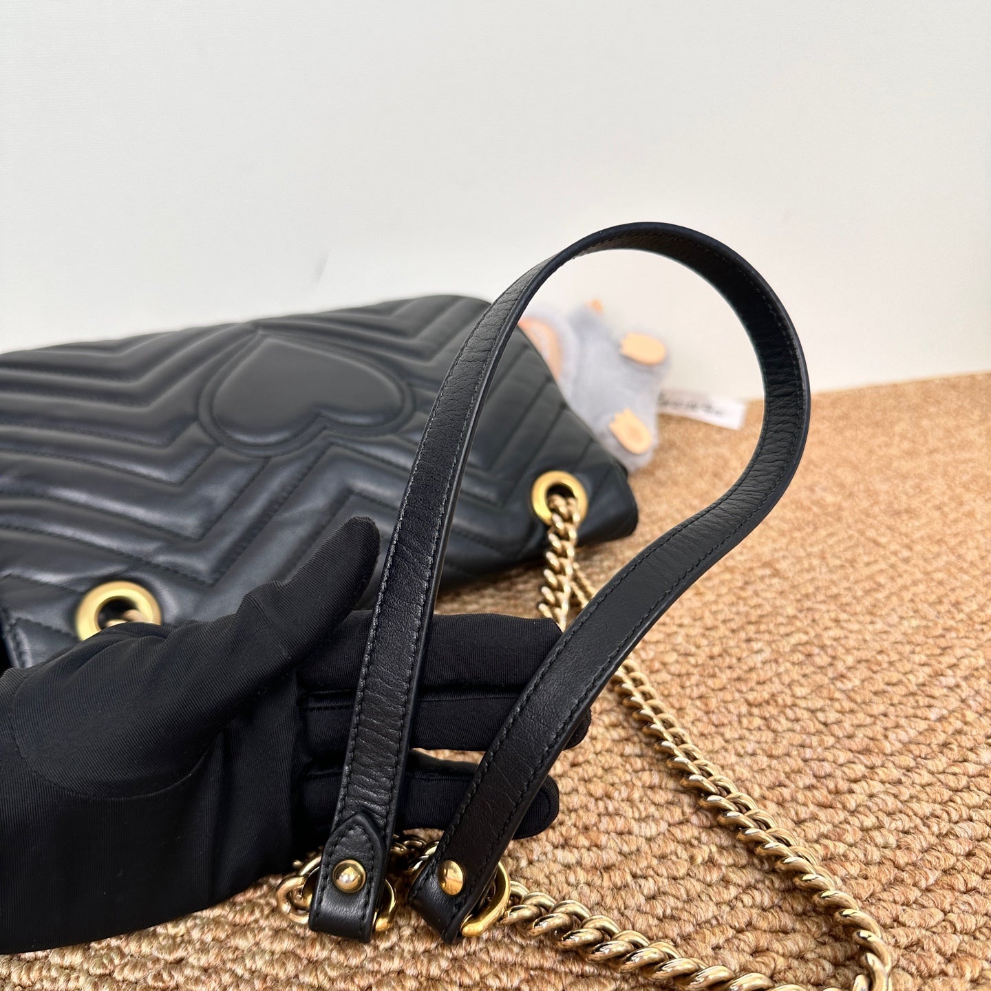 Gucci GG Marmont medium shoulder bag in black matelassé chevron leather 837267AAE381000