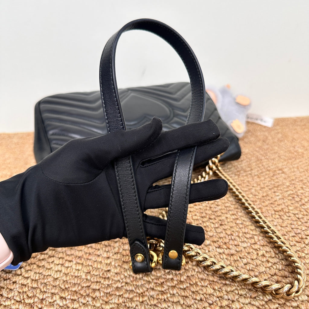 Gucci GG Marmont medium shoulder bag in black matelassé chevron leather 837267AAE381000