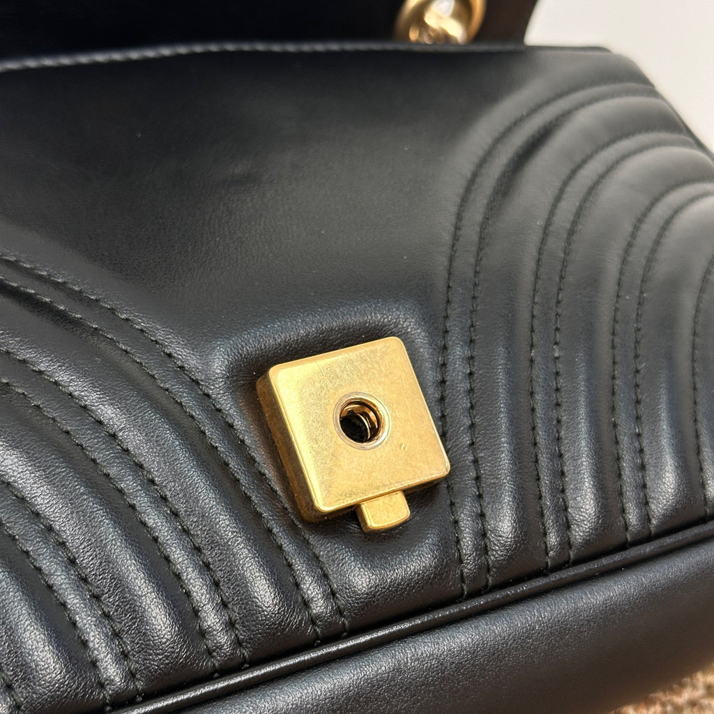 Gucci GG Marmont medium shoulder bag in black matelassé chevron leather 837267AAE381000