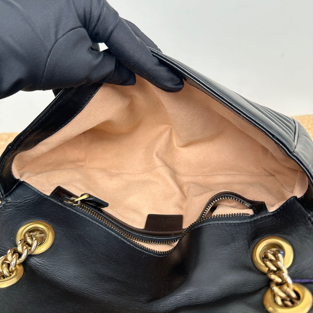 Gucci GG Marmont medium shoulder bag in black matelassé chevron leather 837267AAE381000