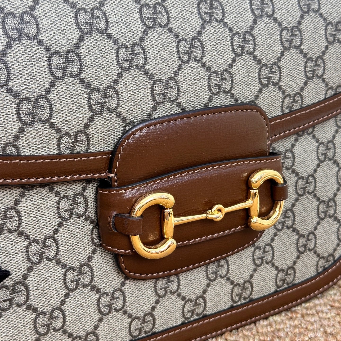 Gucci Horsebit 1955 medium bag in beige and ebony GG Supreme canvas 602204 92TCG 8563
