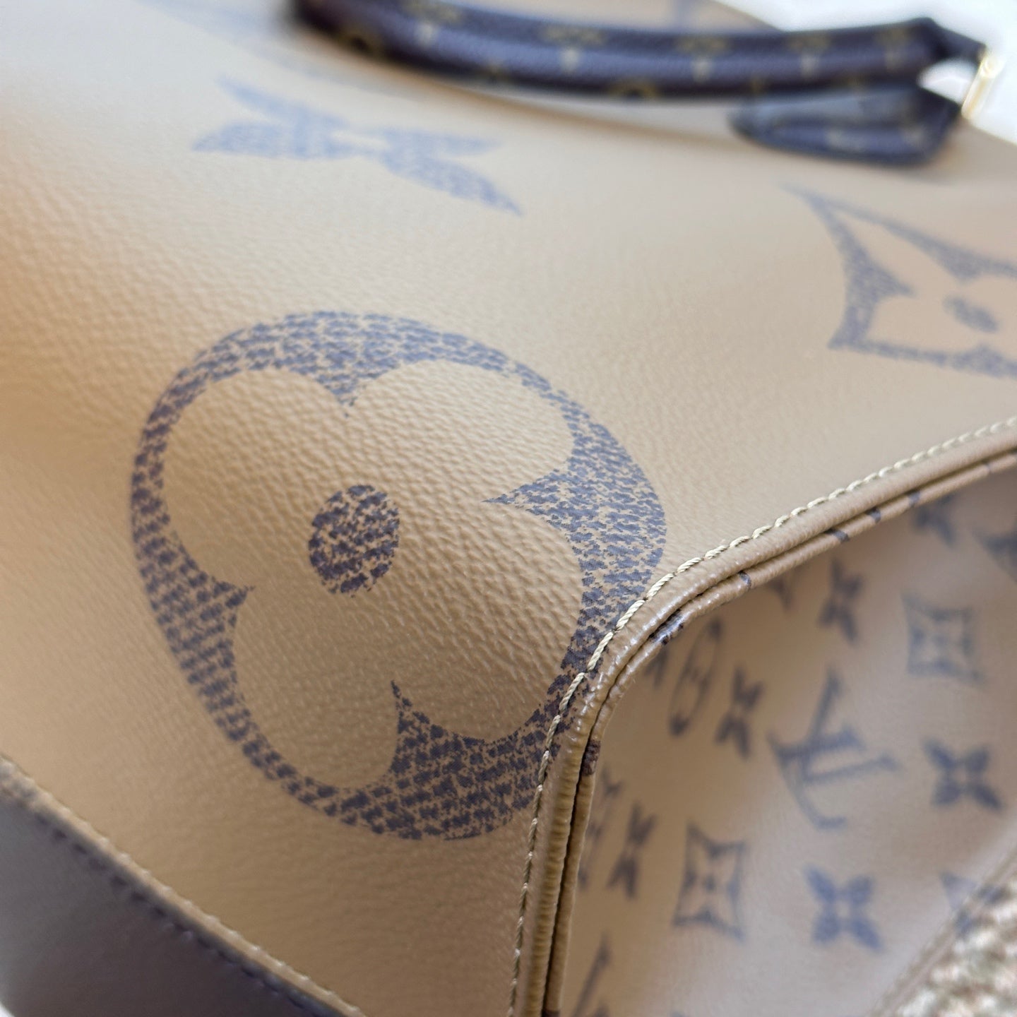 Louis Vuitton Onthego Medium Tote Bag in Monogram Canvas M45321