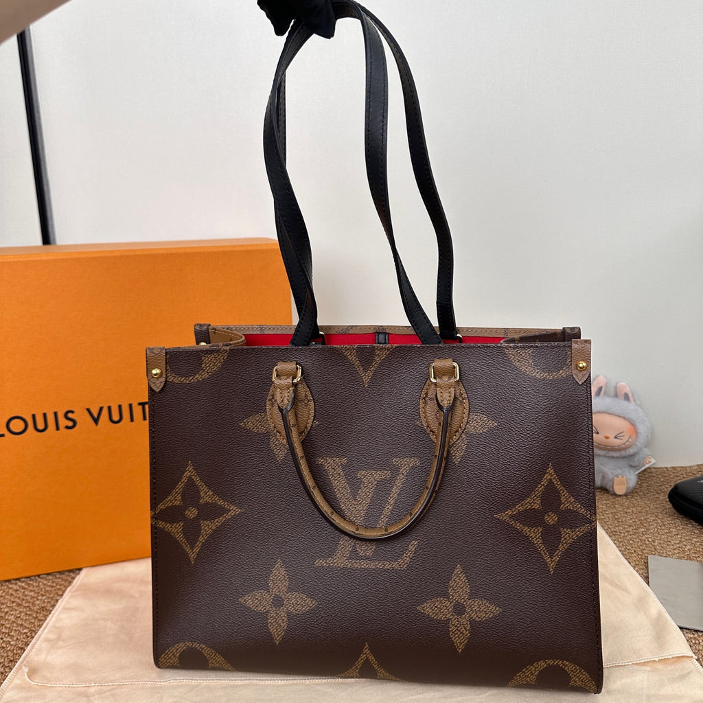 Louis Vuitton Onthego Medium Tote Bag in Monogram Canvas M45321