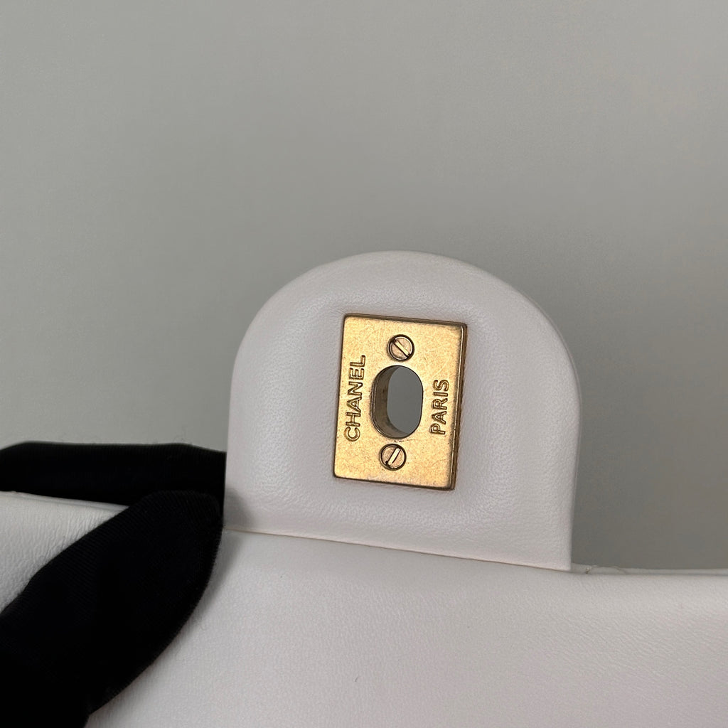 Chanel Coco Handle Medium Bag in Grained Calfskin