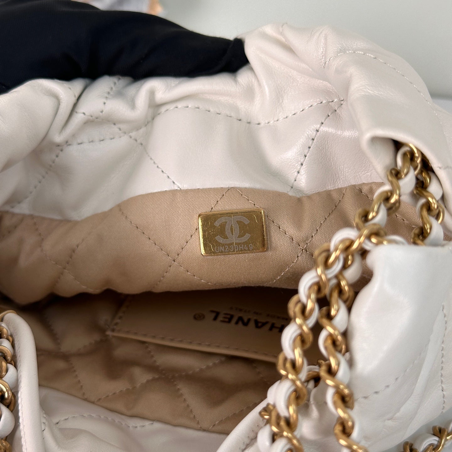 22 Mini Handbag in Shiny Grained Calfskin & Gold-Tone Metal