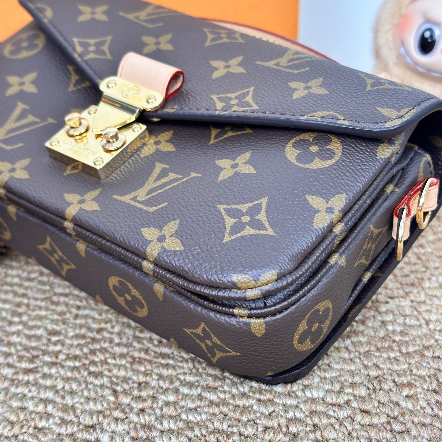 Louis Vuitton Pochette Métis East West in Monogram Canvas M46279