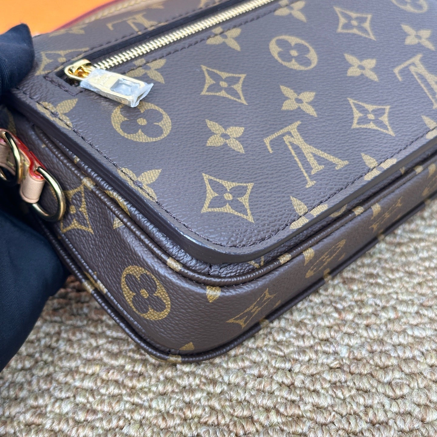 M46279 Pochette Métis East West in Monogram Canvas