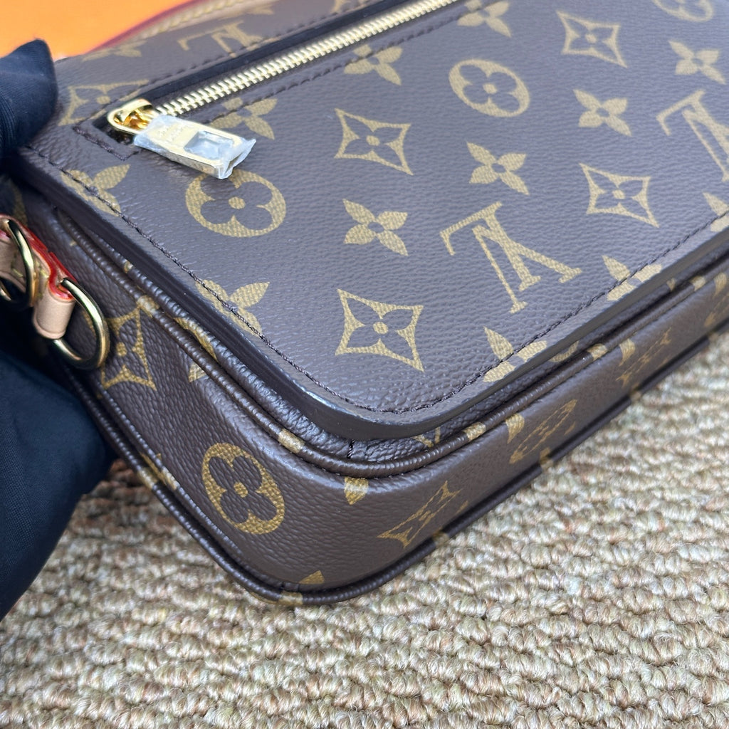 Louis Vuitton Pochette Métis East West in Monogram Canvas M46279