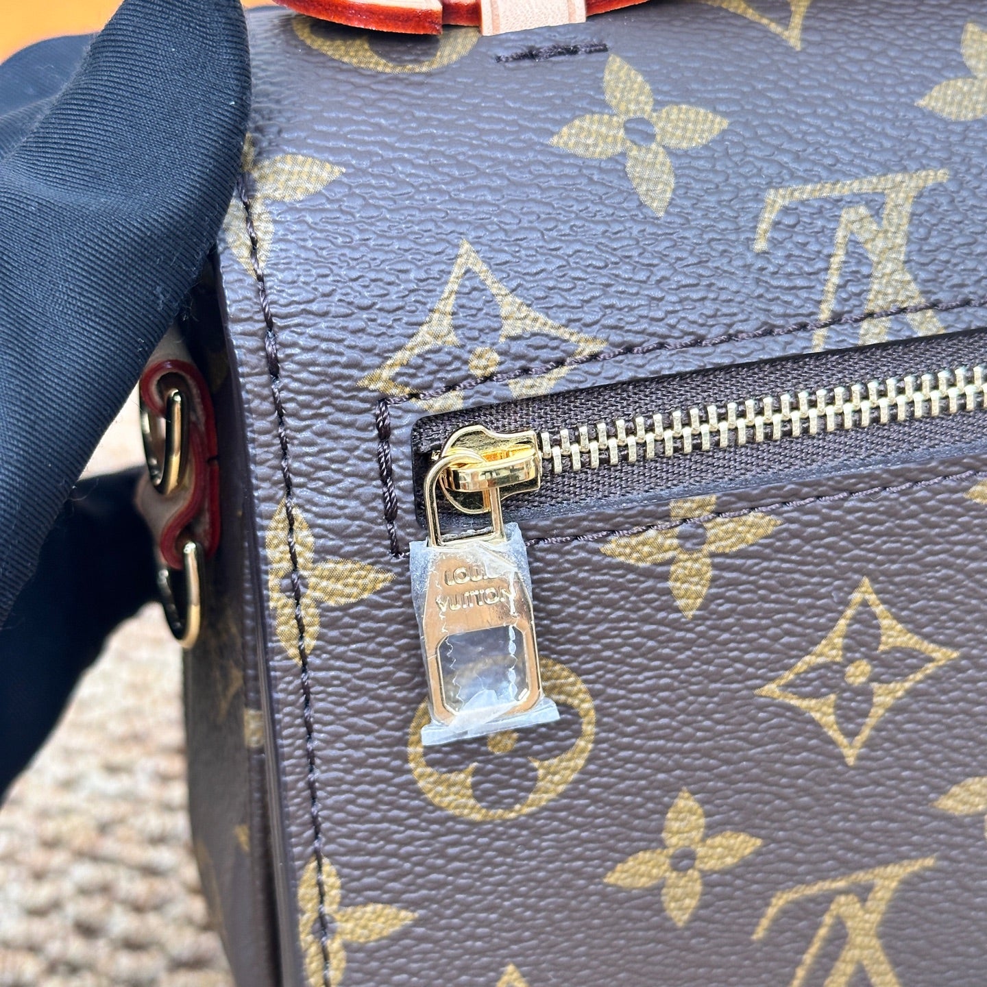 M46279 Pochette Métis East West in Monogram Canvas