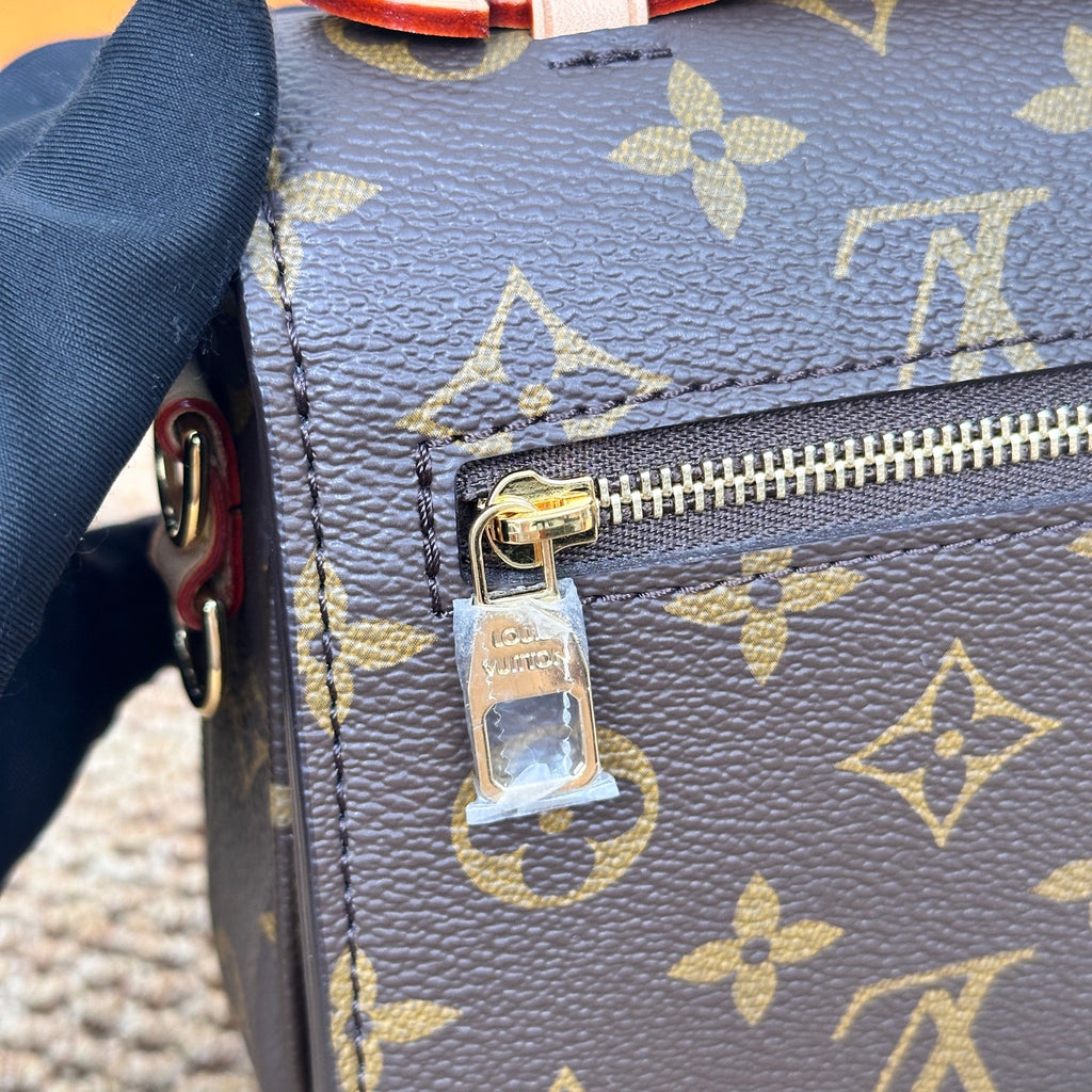 Louis Vuitton Pochette Métis East West in Monogram Canvas M46279