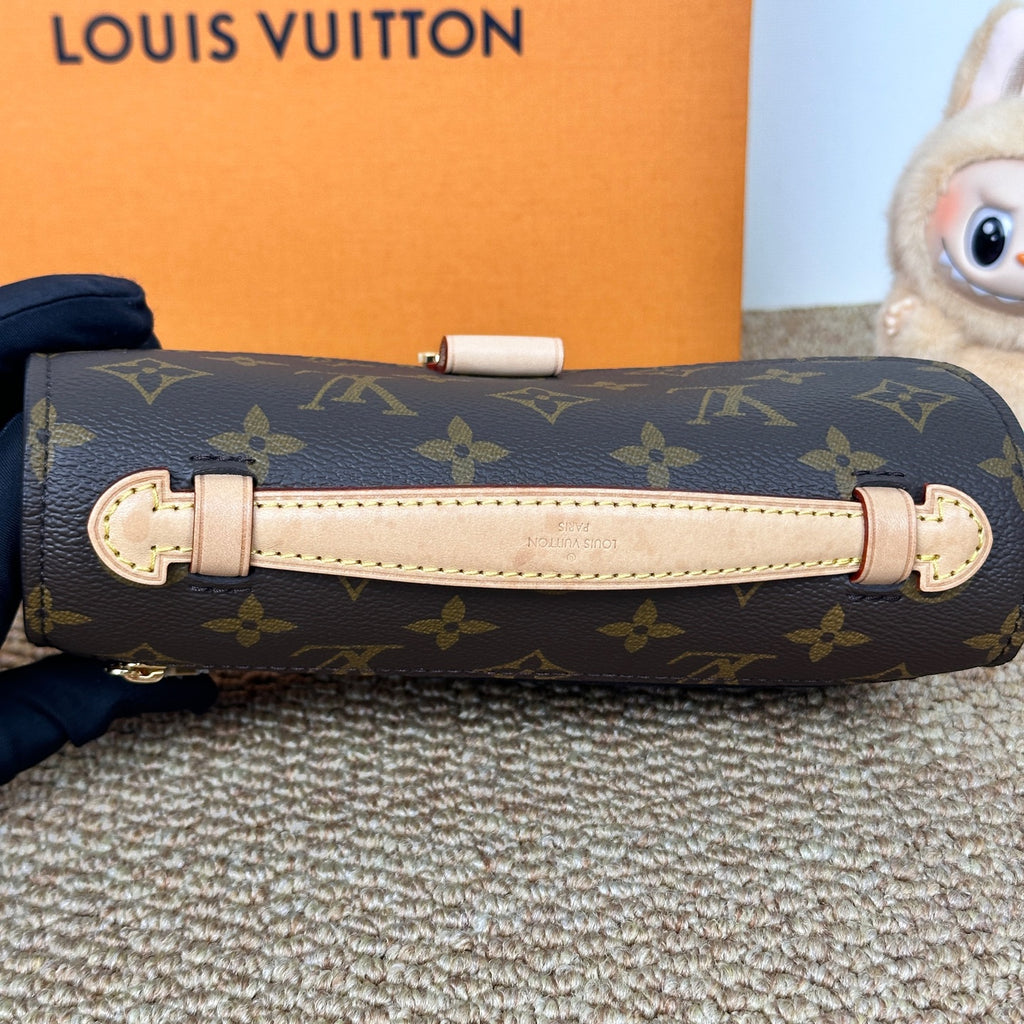 Louis Vuitton Pochette Métis East West in Monogram Canvas M46279