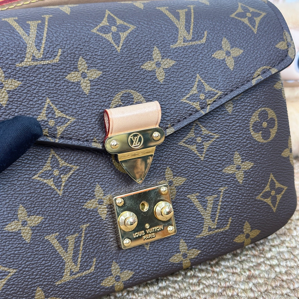 Louis Vuitton Pochette Métis East West in Monogram Canvas M46279