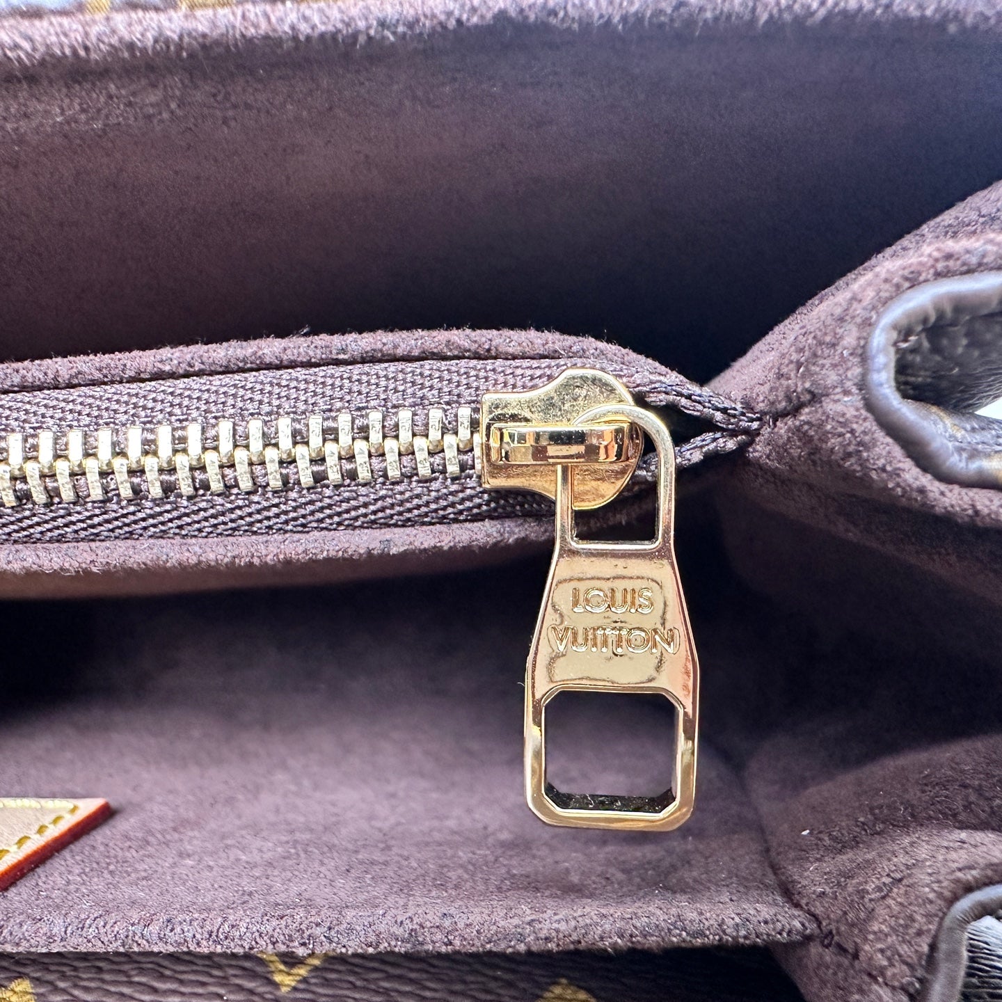 Louis Vuitton Pochette Métis East West in Monogram Canvas M46279