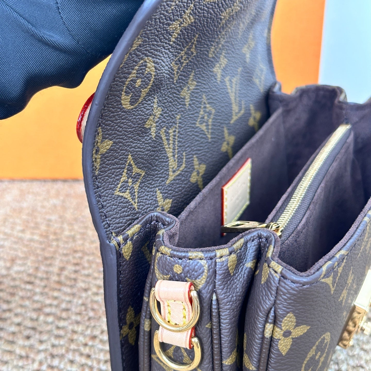 Louis Vuitton Pochette Métis East West in Monogram Canvas M46279