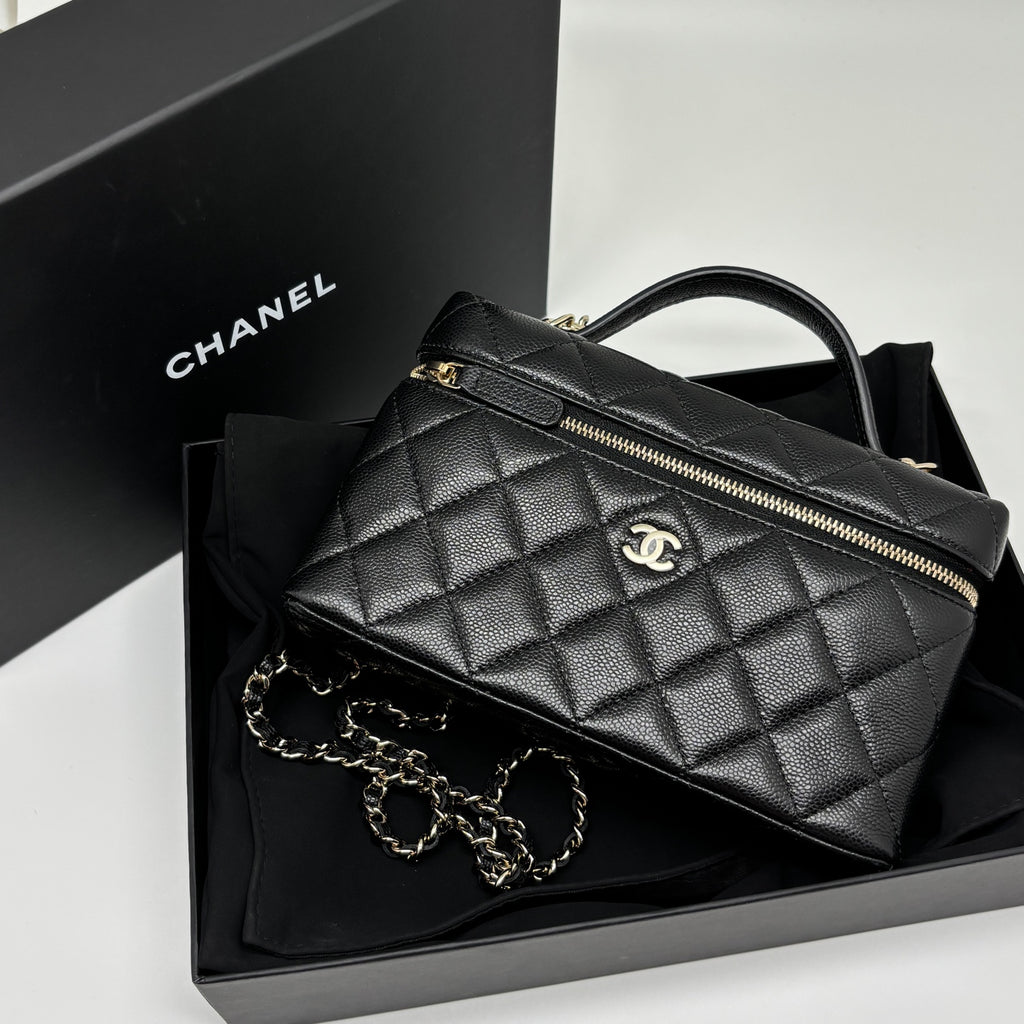 Chanel Vanity Case in Quilted Lambskin & Gold-Tone Metal AP4385-Y04059-C3906