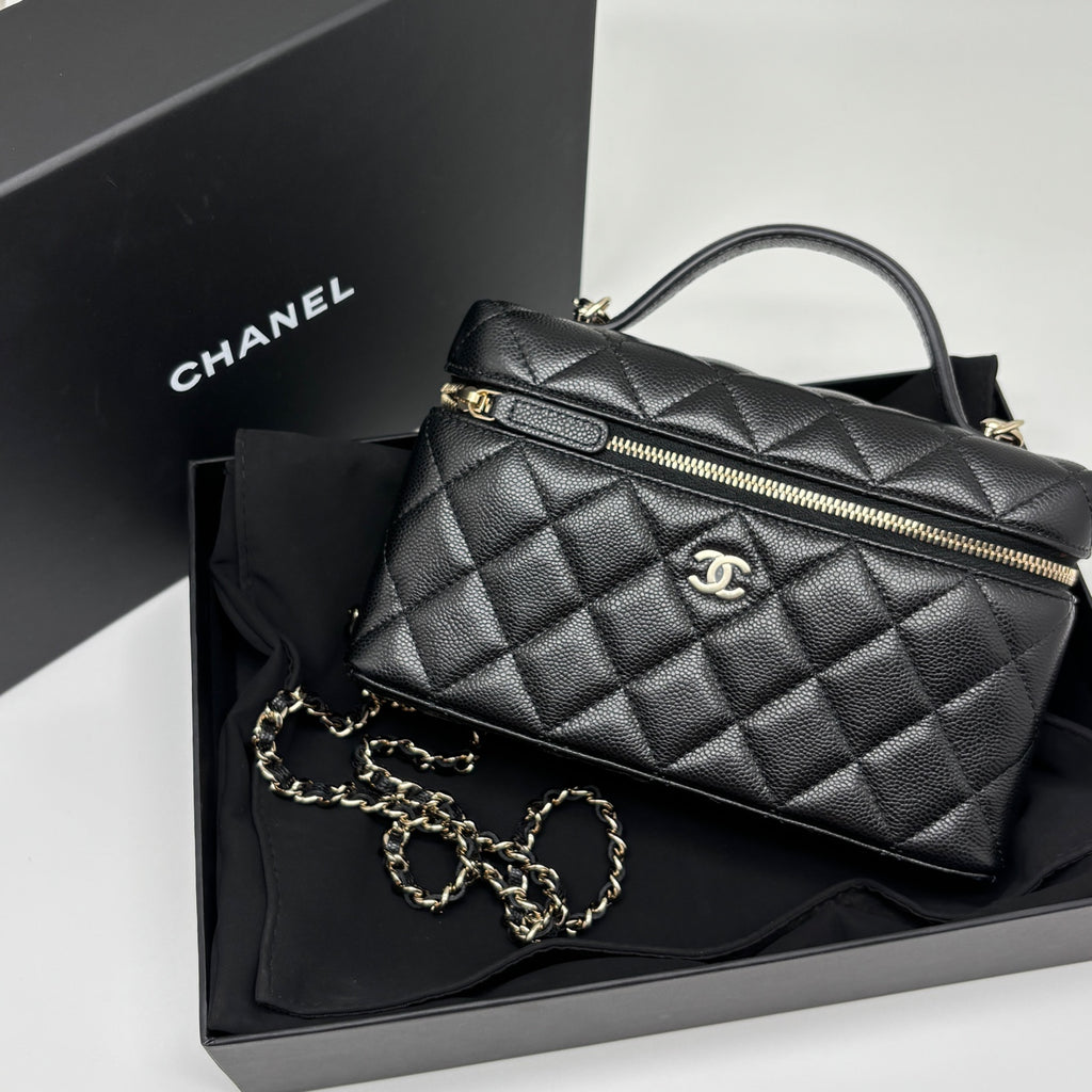 Chanel Vanity Case in Quilted Lambskin & Gold-Tone Metal AP4385-Y04059-C3906