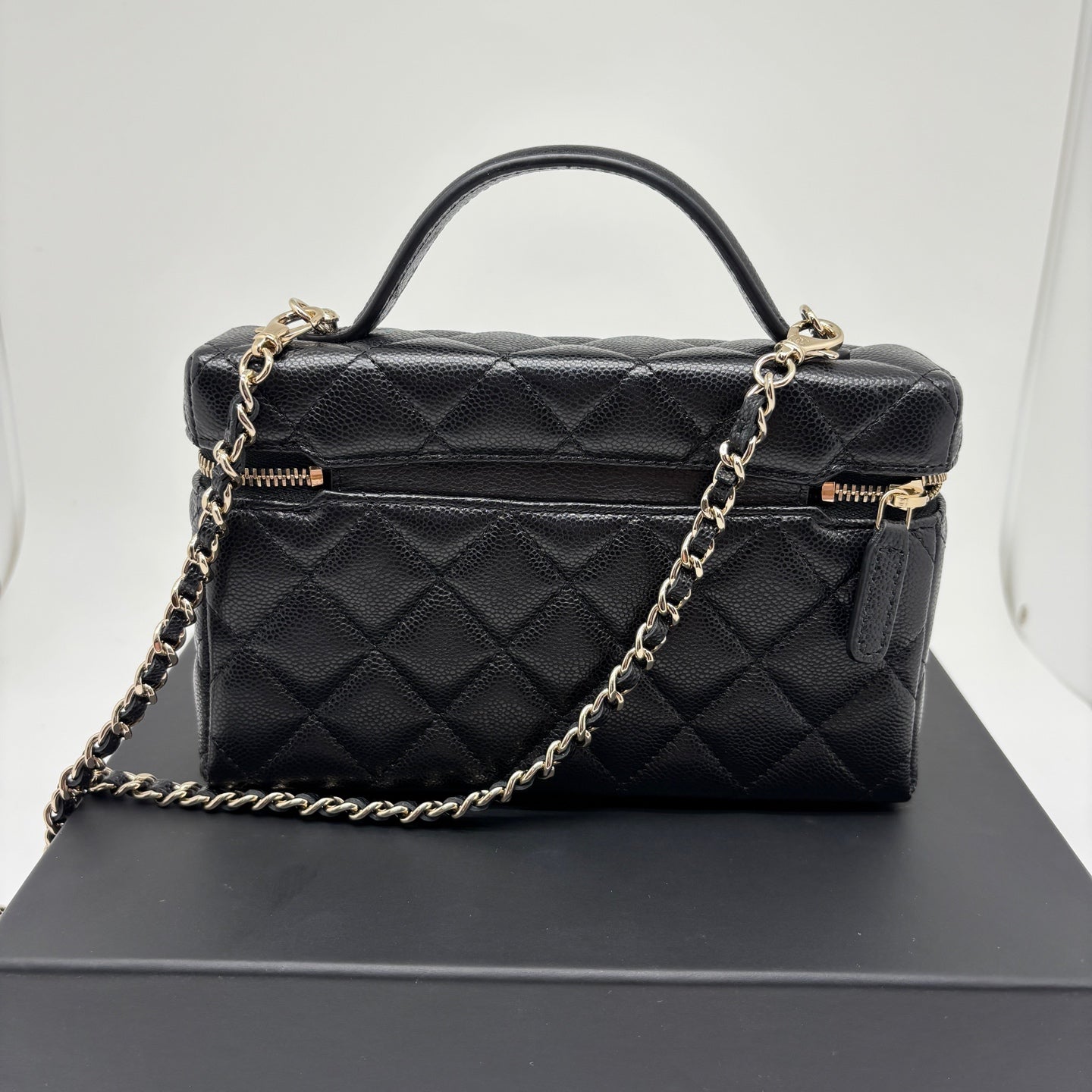 Chanel Vanity Case in Quilted Lambskin & Gold-Tone Metal AP4385-Y04059-C3906