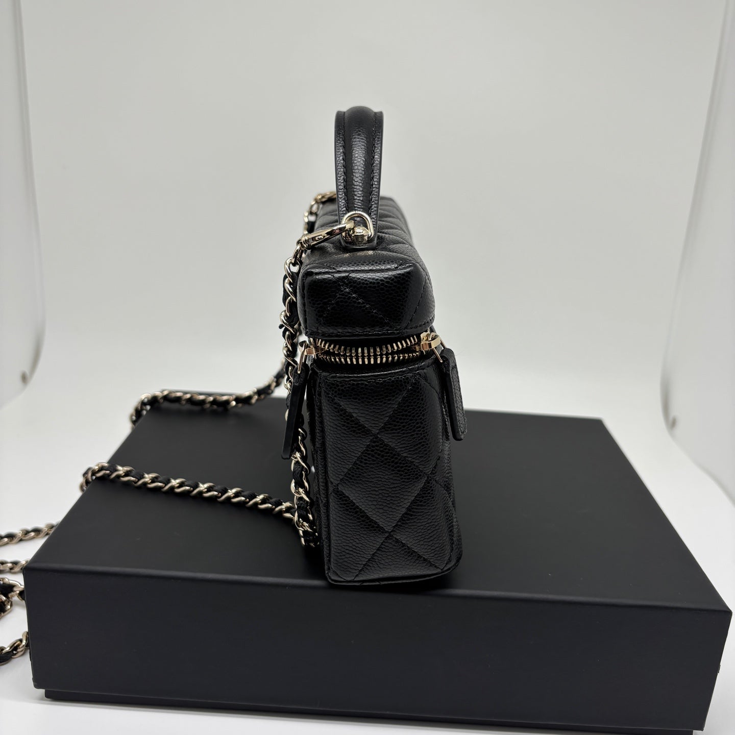 Chanel Vanity Case in Quilted Lambskin & Gold-Tone Metal AP4385-Y04059-C3906