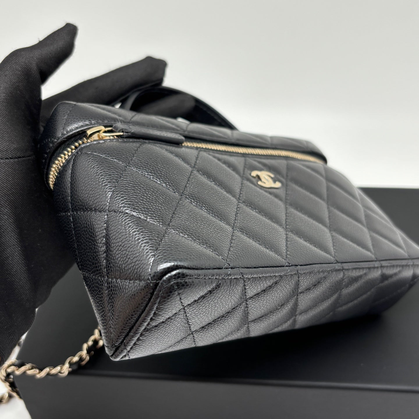 Chanel Vanity Case in Quilted Lambskin & Gold-Tone Metal AP4385-Y04059-C3906